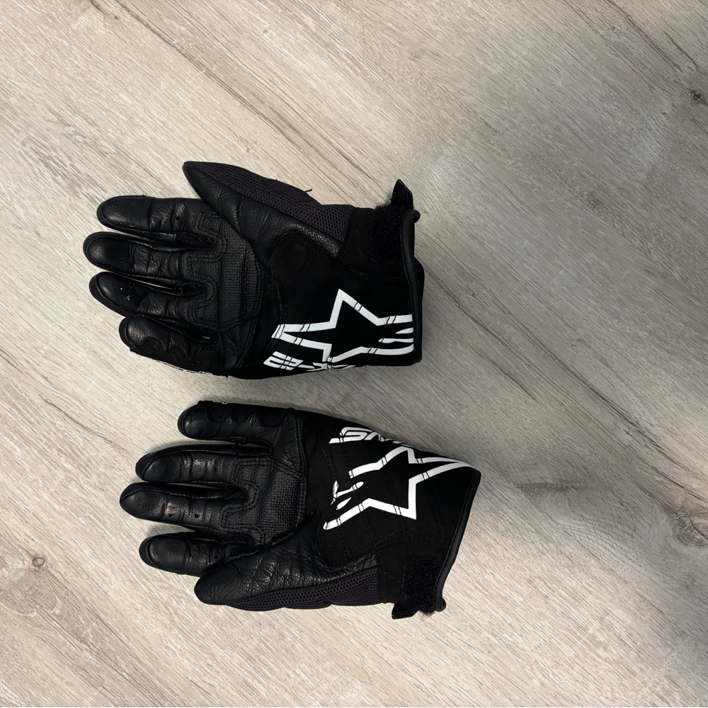 Alpinestars Black and Silver Riding Gloves - Picture 3 of 3